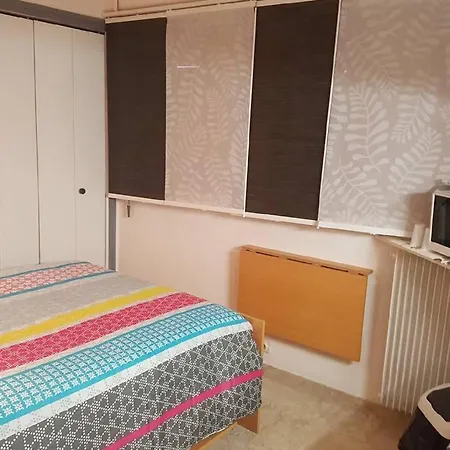 Petite Studette Centre Ville Toute Equipee * イエール