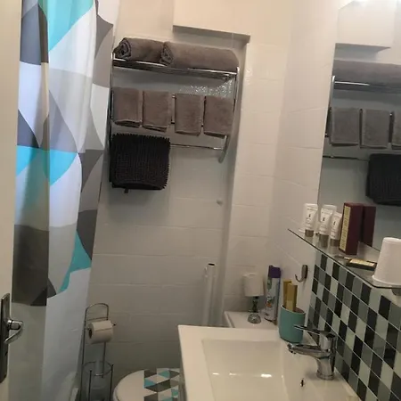 Апартаменты Petite Studette Centre Ville Toute Equipee Йер